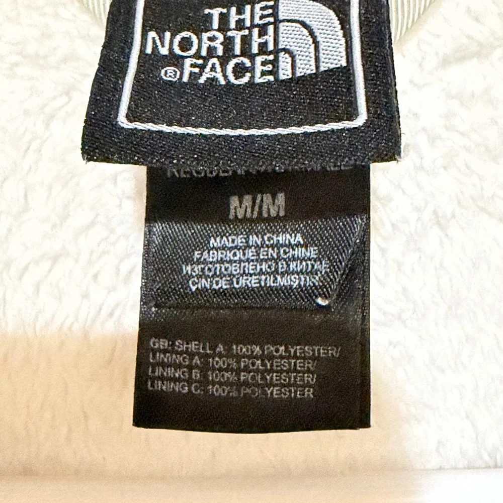 🔥 MAKE OFFER!  Today ONLY The North Face Soft White Plush Ladies Jacket NICE 😊 - Picture 3 of 8